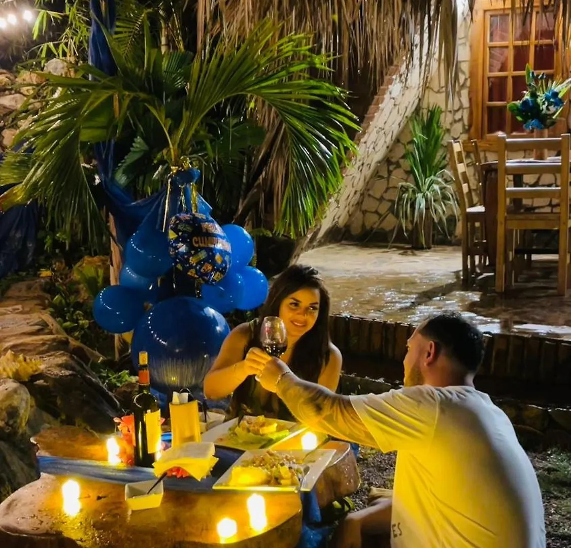 Chalet Tropical Hotel & Restaurant-Pizzeria Bed & Breakfast Las Galeras