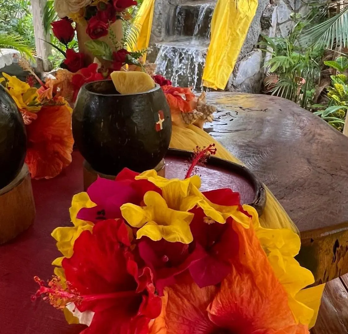 Chalet Tropical Hotel & Restaurant-Pizzeria Bed & Breakfast