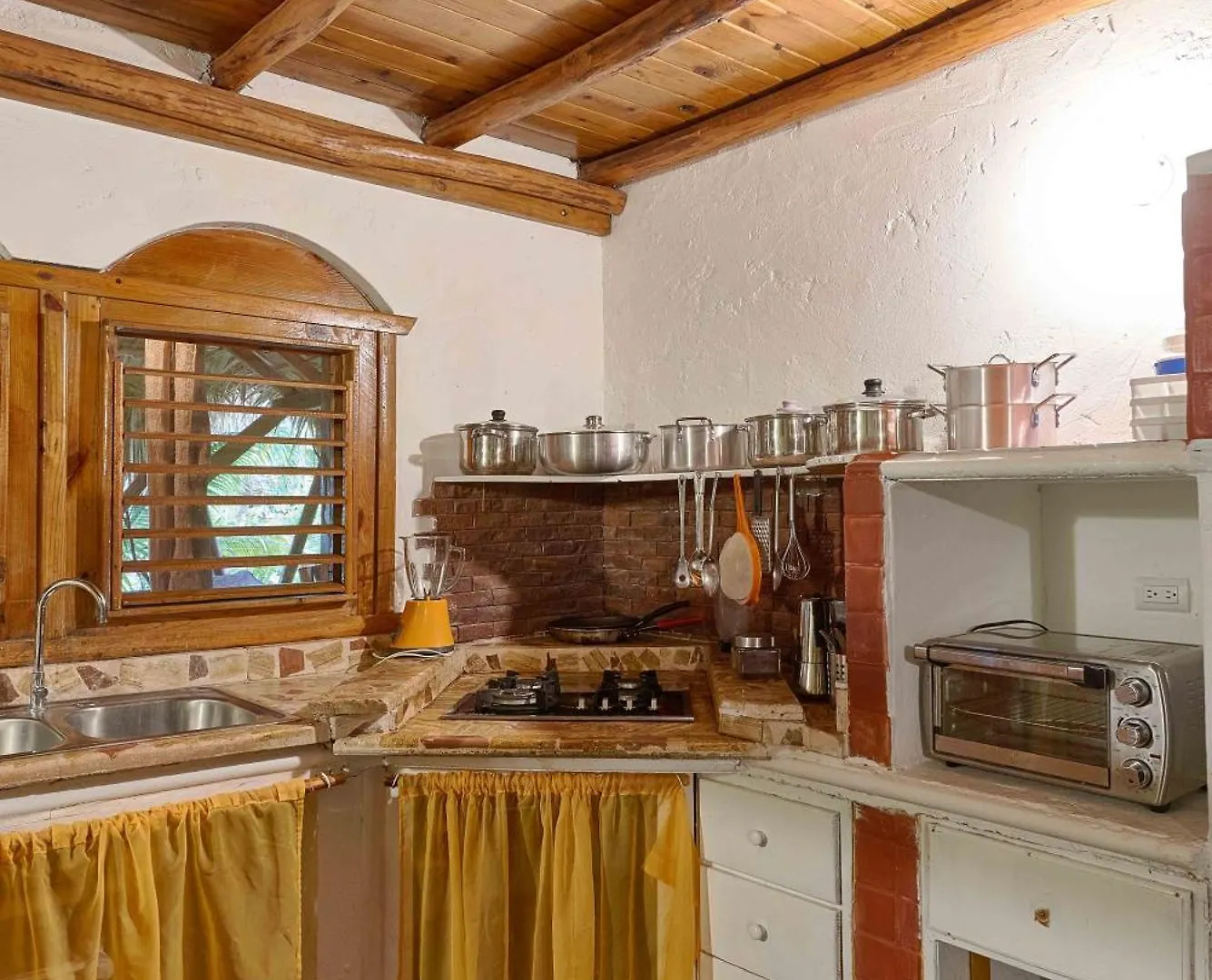 Chalet Tropical Hotel & Restaurant-Pizzeria Bed & Breakfast