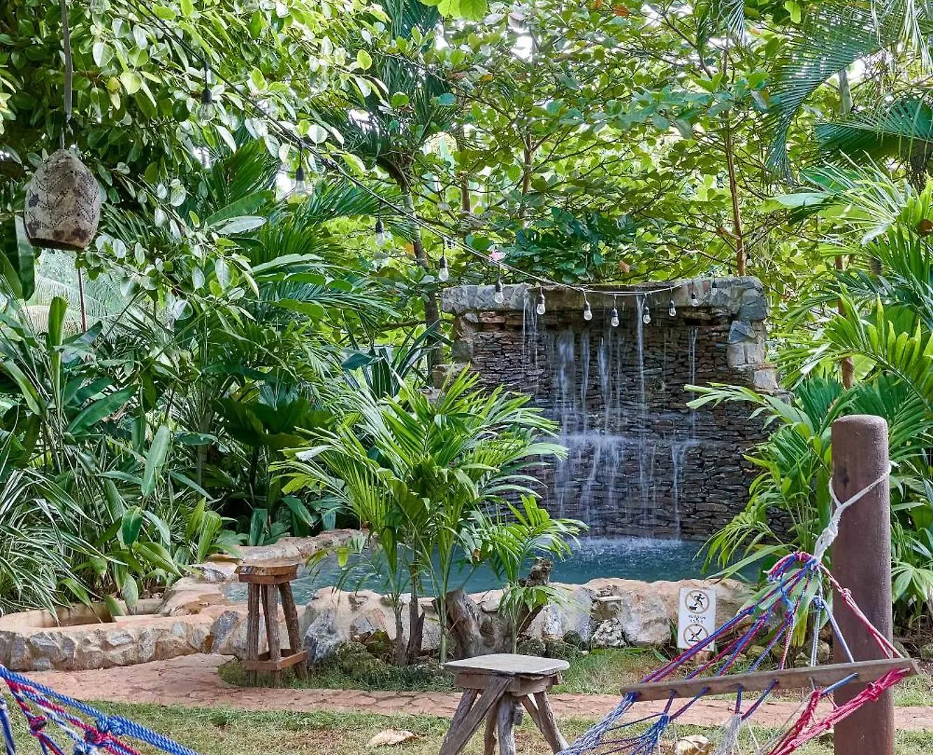 Chalet Tropical Hotel & Restaurant-Pizzeria