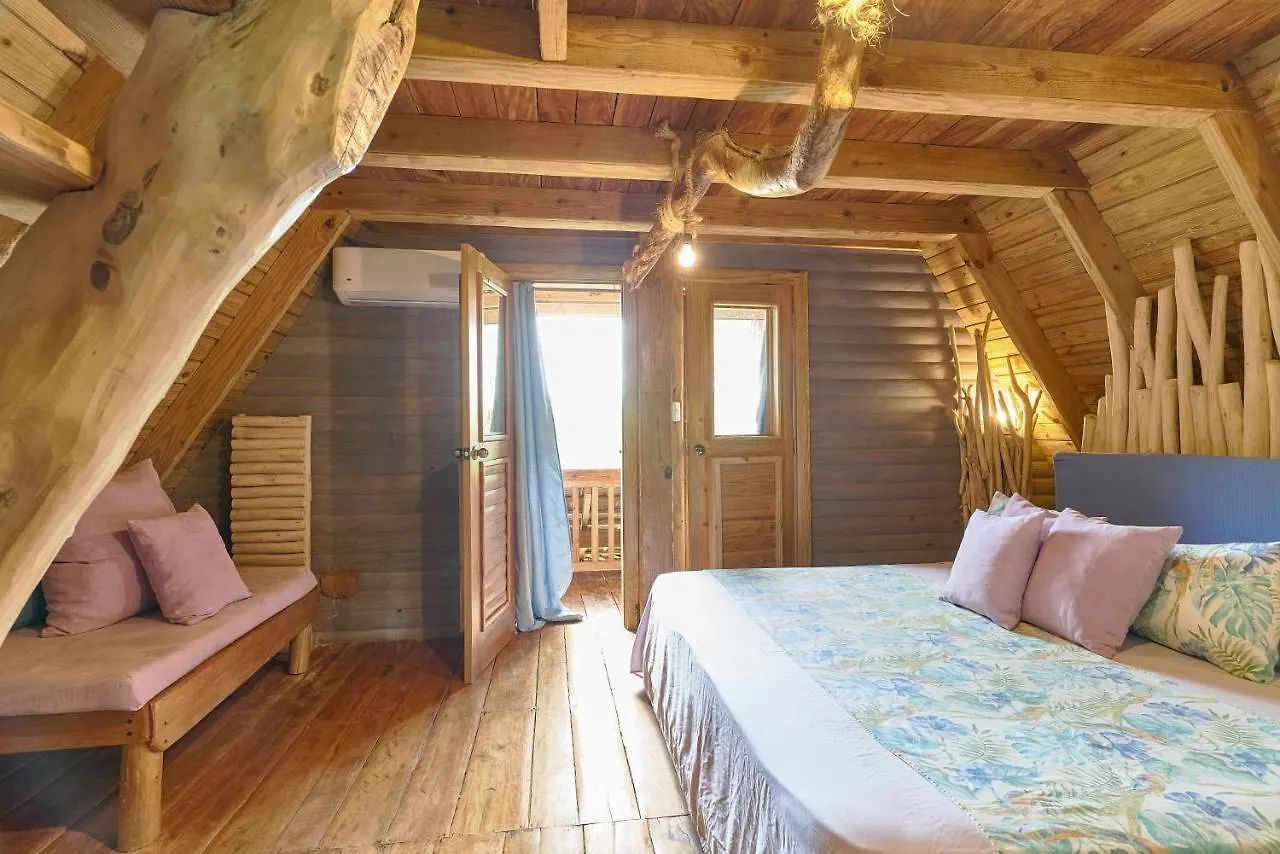 Chalet Tropical Hotel & Restaurant-Pizzeria Las Galeras Bed & Breakfast