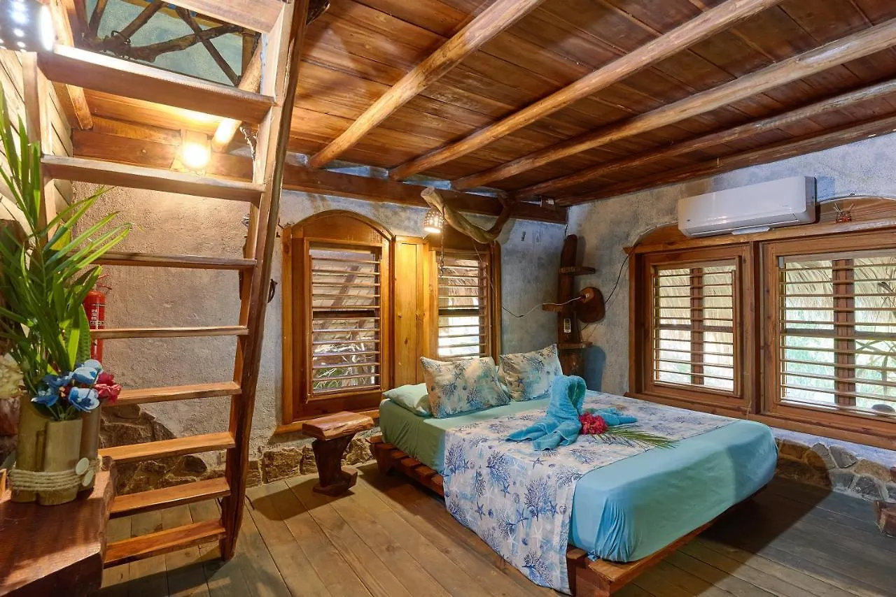 Chalet Tropical Hotel & Restaurant-Pizzeria Las Galeras