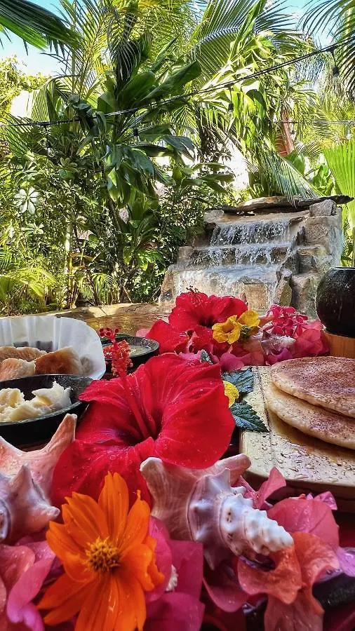 Chalet Tropical Hotel & Restaurant-Pizzeria location