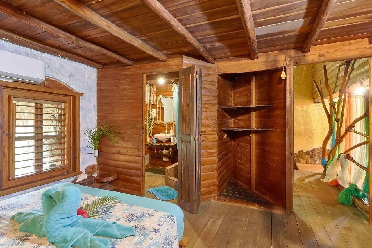 Chalet Tropical Hotel & Restaurant-Pizzeria Las Galeras
