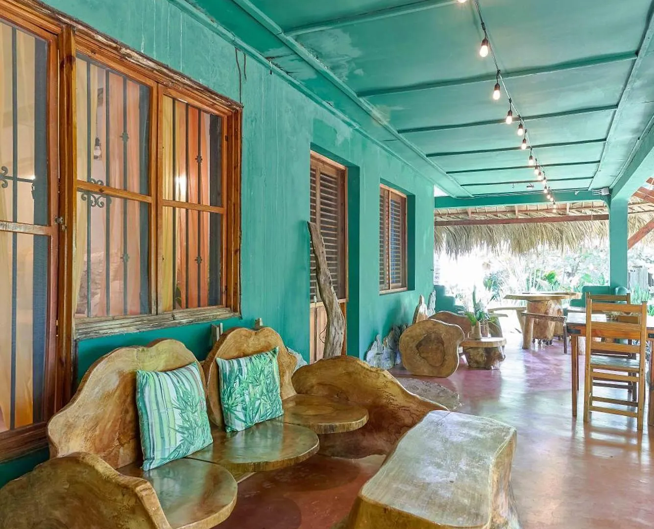 Chalet Tropical Hotel & Restaurant-Pizzeria Las Galeras Bed & Breakfast