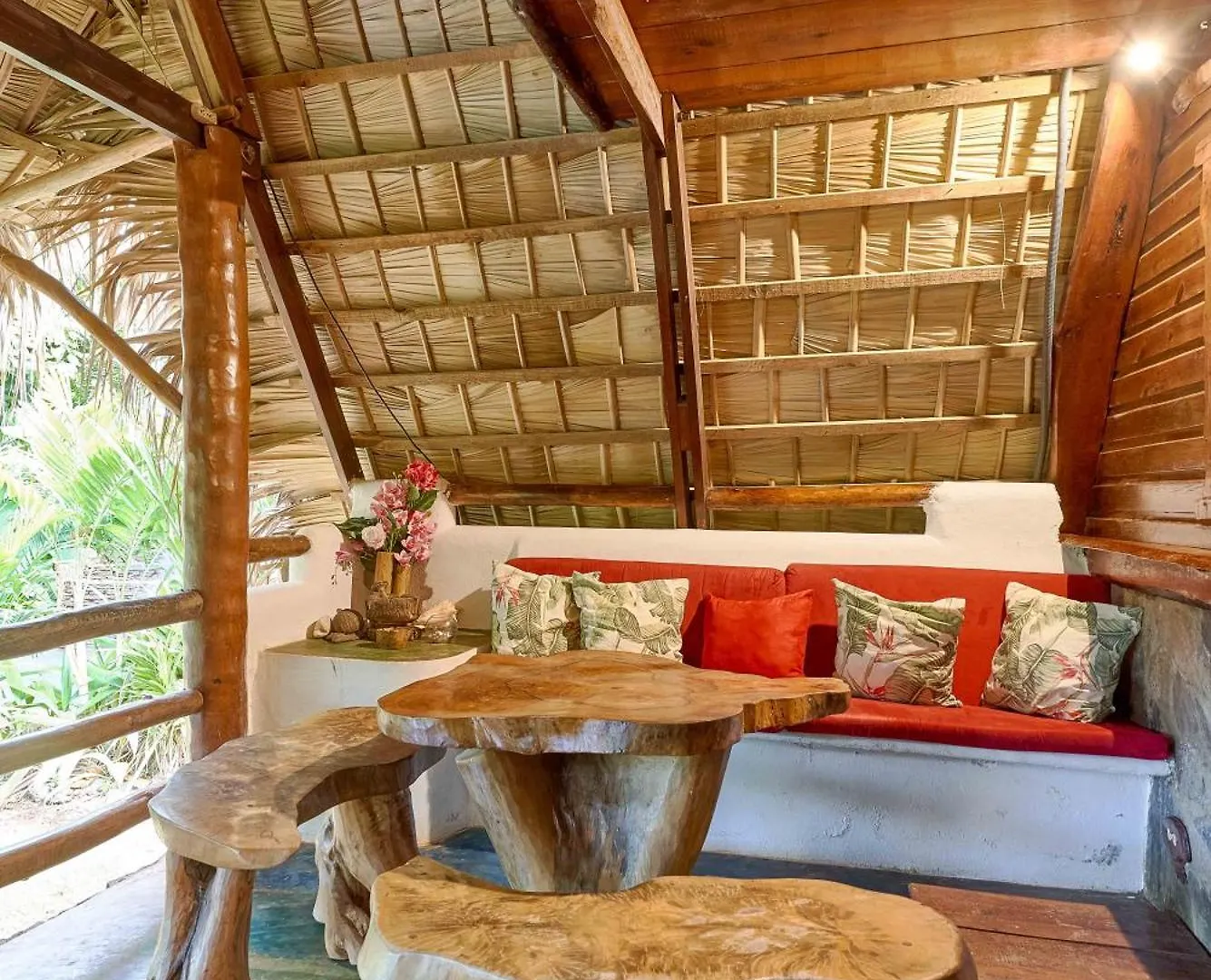 Chalet Tropical Hotel & Restaurant-Pizzeria Las Galeras Bed & Breakfast