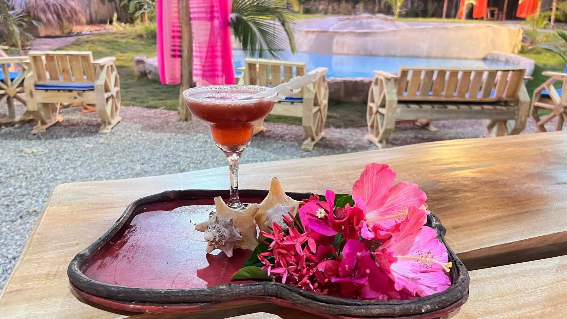 Chalet Tropical Hotel & Restaurant-Pizzeria Las Galeras Bed & Breakfast
